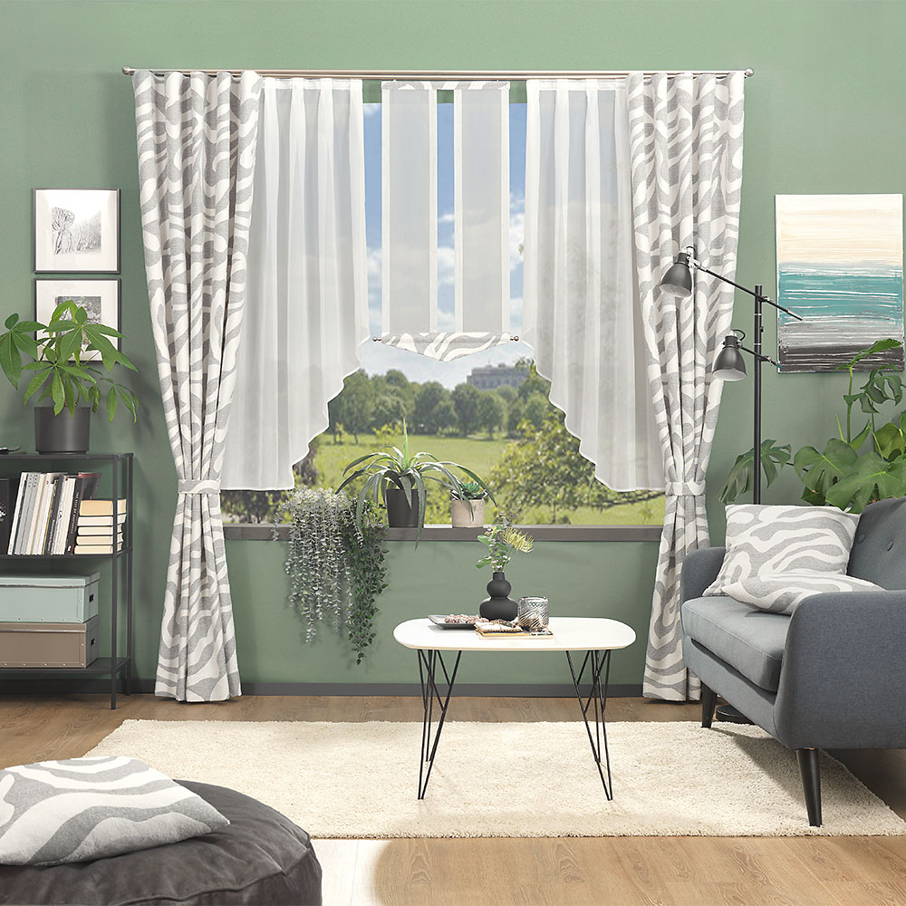 Moderne Fensterdeko mit natürlicher Ausstrahlung