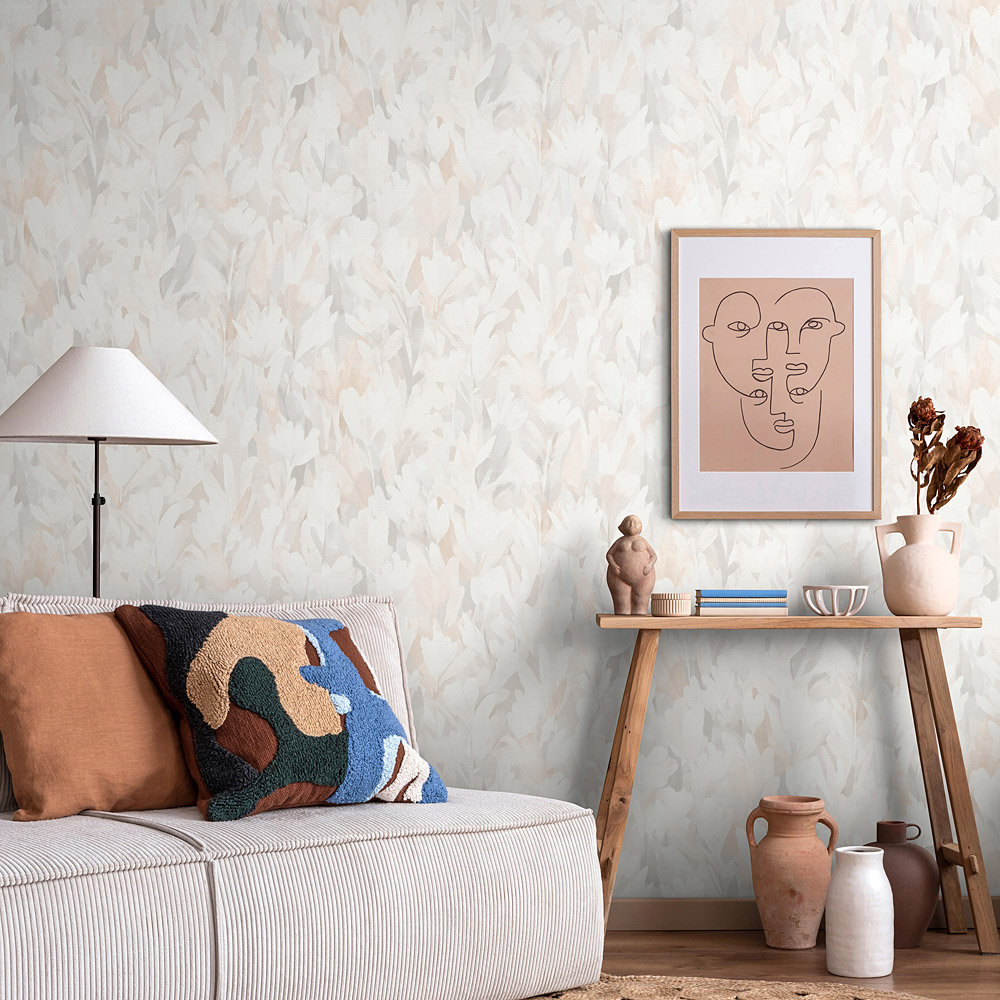Vliestapete mit sanftem Blätterdesign in Beige